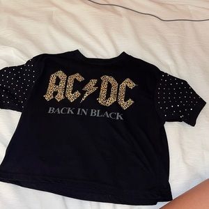 studded sleeved animal print cropped band tee